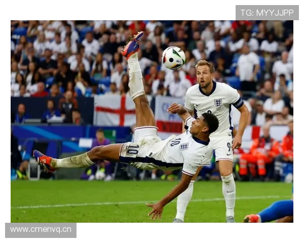 赖斯 vs 贝林厄姆：英格兰中场双核战术角色与攻守平衡差异分析