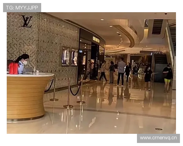 侯志慧赛前啃鸡腿，赛后拎爱马仕