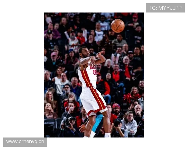 巴特勒关键时刻突破带动热火防守端整体提升效率