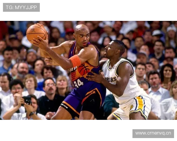 查尔斯·巴克利篮下强攻拉开与传统内线对抗差距