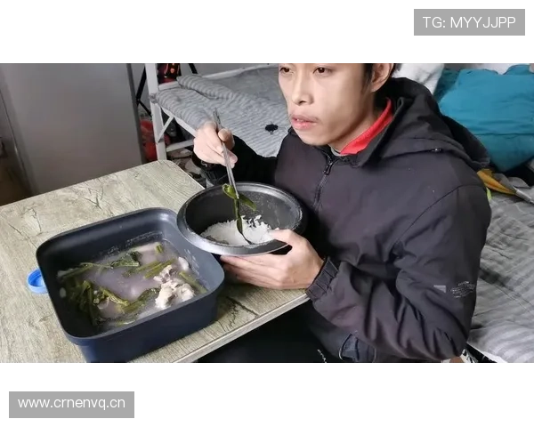 蒋圣龙下场就变身潮人，手里那只包比我这月房租还贵